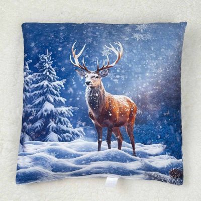 Karácsonyi díszpárna – Rénszarvas a téli erdőben